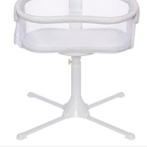 Halo swivel bassinet